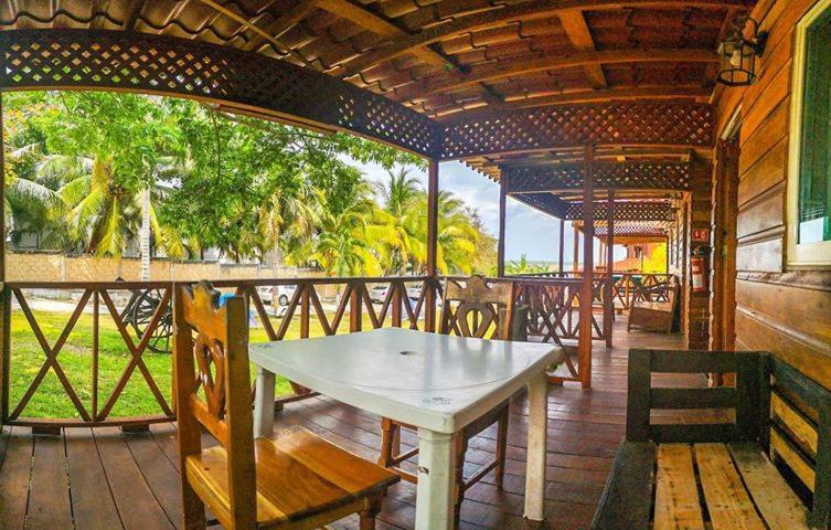 Green Monkey Hostel Bacalar Exterior photo